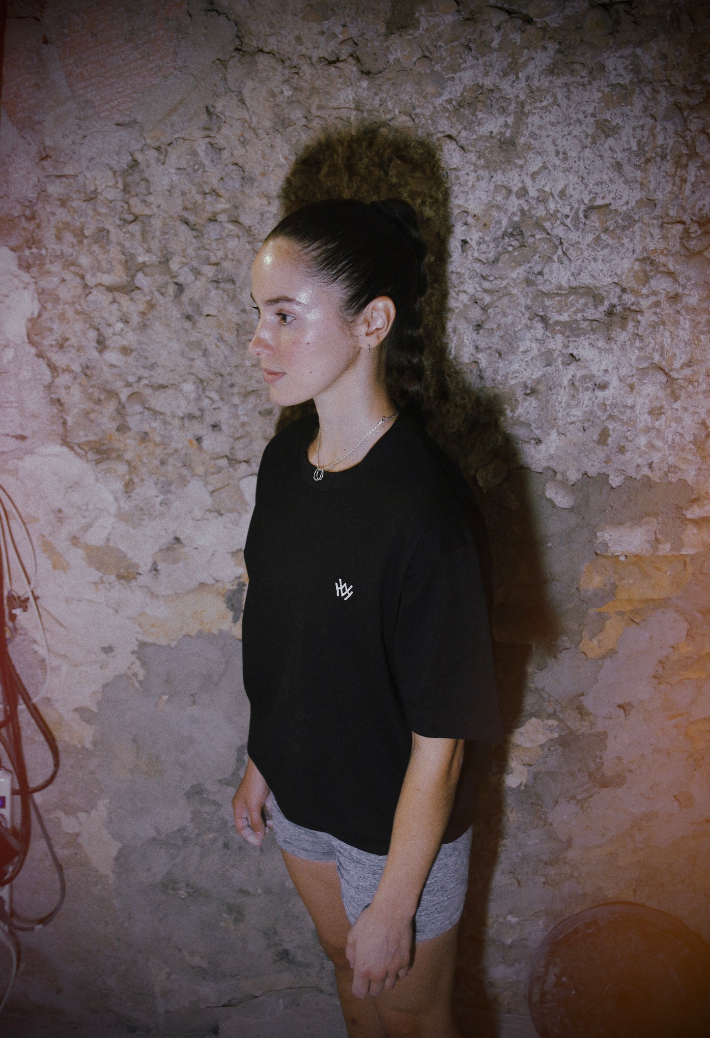 OVERSIZED BLACK HARDWOODHOLDS  T-SHIRT